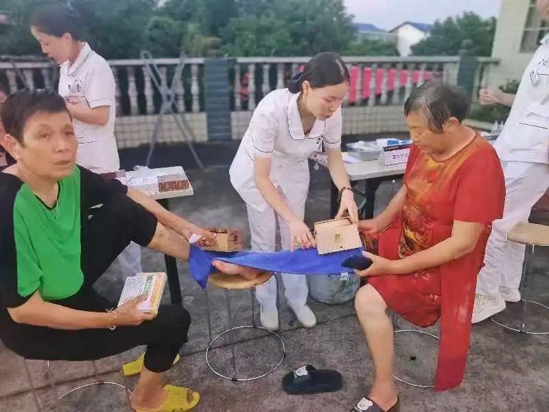 【中医服务】中医药文化夜市进乡村,为灾后群众纾难解困 【中医服务】中医药文化夜市进乡村,为灾后群众纾难解困