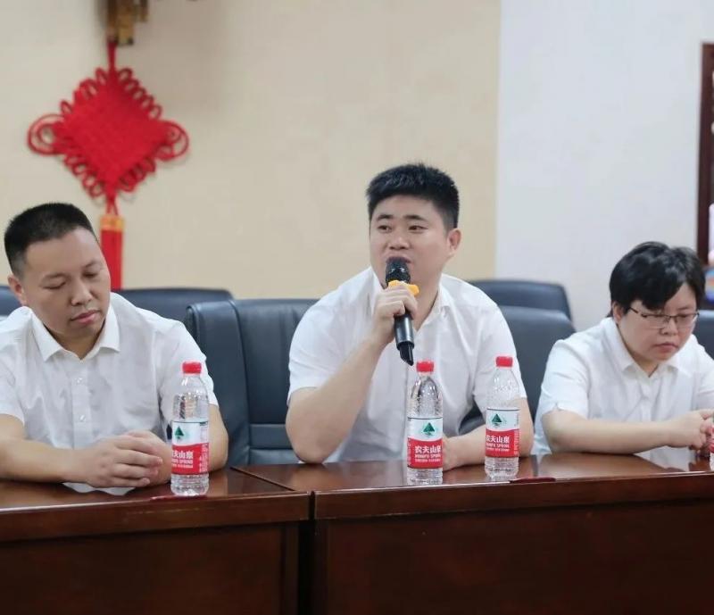 【崇尚人文精神,彰显医者仁心】湘潭县人民医院召开第七届中国医师节座谈会暨表彰大会 【崇尚人文精神,彰显医者仁心】湘潭县人民医院召开第七届中国医师节座谈会暨表彰大会