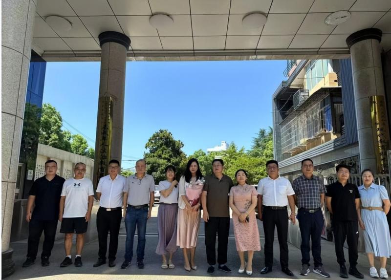 凝“新”聚力,携手同行——湘潭市第二中学新任干部见面会 凝“新”聚力,携手同行——湘潭市第二中学新任干部见面会