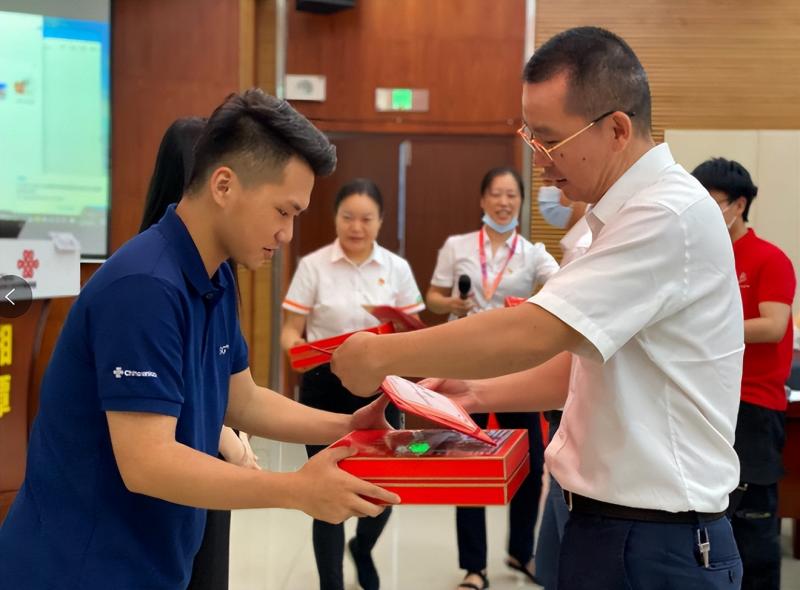 勤勉尽责践行初心使命,无私奉献争做有为青年 ——记湘潭联通先锋青年向绍华 勤勉尽责践行初心使命,无私奉献争做有为青年 ——记湘潭联通先锋青年向绍华