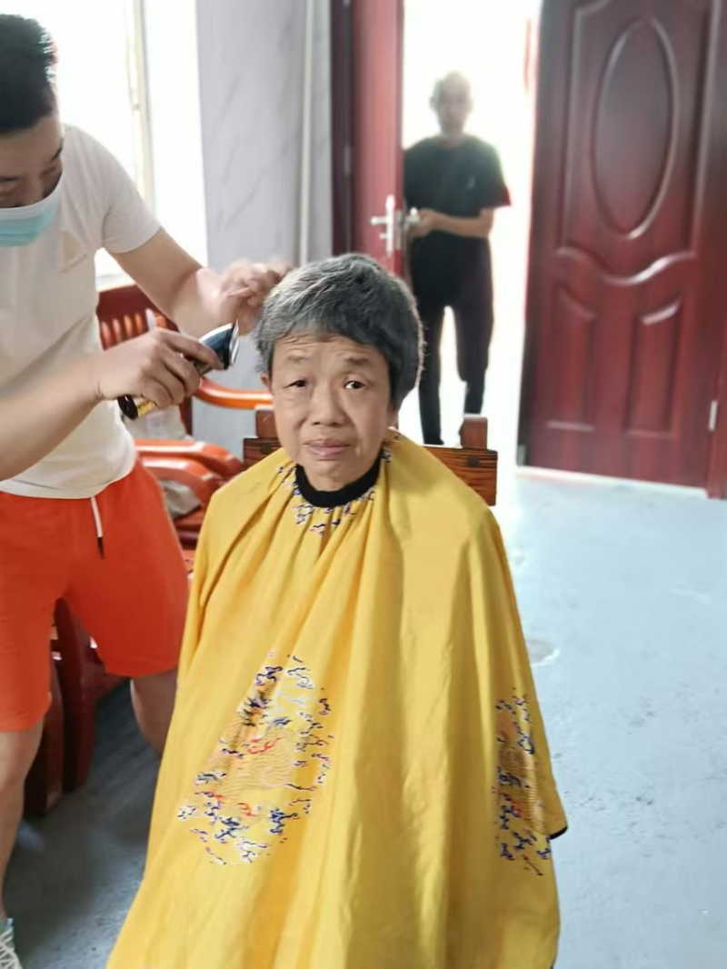 【中医·医者红】党员专家乡村行 健康服务当先锋——湘潭市中医医院行政一党支部、内科党支部专家团队赴天颐湾老年养生中心开展公益活动 【中医·医者红】党员专家乡村行 健康服务当先锋——湘潭市中医医院行政一党支部、内科党支部专家团队赴天颐湾老年养生中心开展公益活动