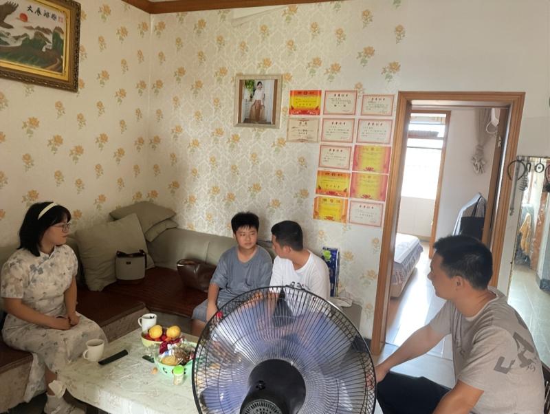 “新”相遇,“心”相逢 —— 湘潭市第二中学初一年级家访纪实 “新”相遇,“心”相逢 —— 湘潭市第二中学初一年级家访纪实