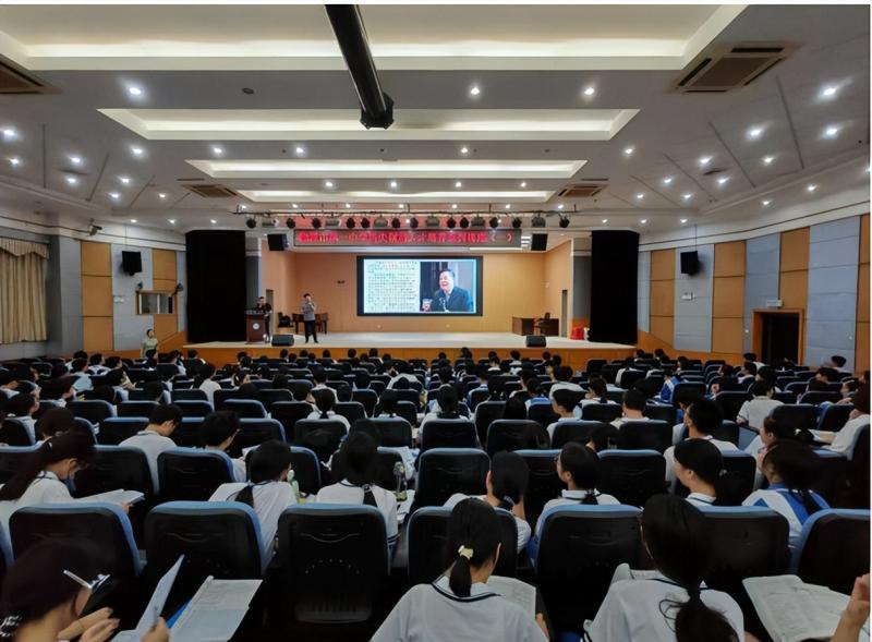 名师进校启迪思维,让素养落在实处 ——长郡中学语文专家马继德来校指导高考作文 名师进校启迪思维,让素养落在实处 ——长郡中学语文专家马继德来校指导高考作文