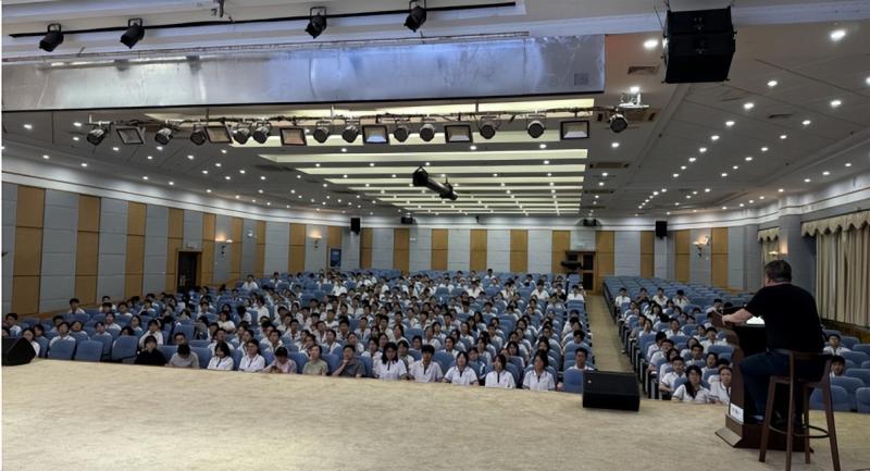 名师进校启迪思维,让素养落在实处 ——长郡中学语文专家马继德来校指导高考作文 名师进校启迪思维,让素养落在实处 ——长郡中学语文专家马继德来校指导高考作文