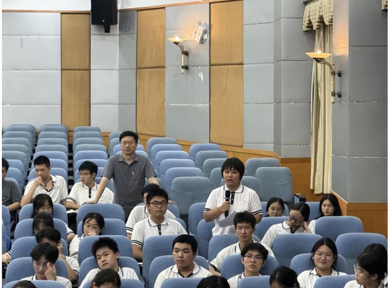 名师进校启迪思维,让素养落在实处 ——长郡中学语文专家马继德来校指导高考作文 名师进校启迪思维,让素养落在实处 ——长郡中学语文专家马继德来校指导高考作文