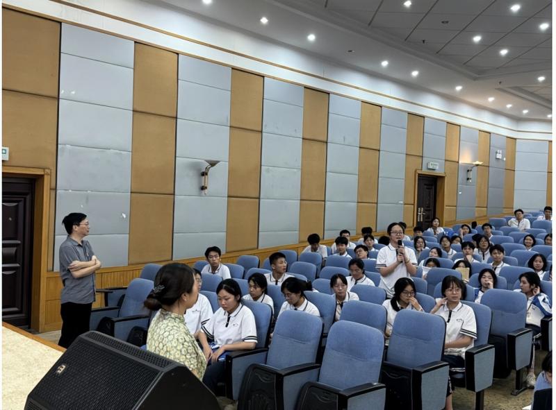 名师进校启迪思维,让素养落在实处 ——长郡中学语文专家马继德来校指导高考作文 名师进校启迪思维,让素养落在实处 ——长郡中学语文专家马继德来校指导高考作文