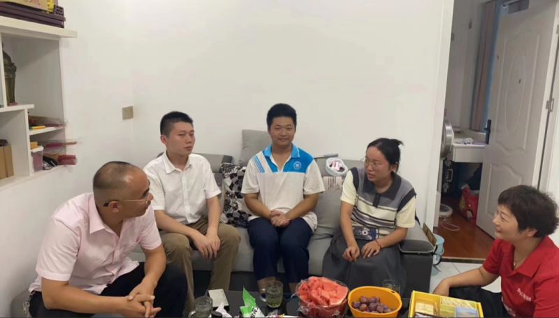 家访暖人心 共育促成长//湘潭市三中高一年级组周末家访 家访暖人心 共育促成长//湘潭市三中高一年级组周末家访