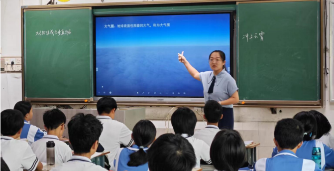 新视野里展风采,精品课上诗意扬 ——湘潭市一中举行“新视野”和“精品课”预选赛 新视野里展风采,精品课上诗意扬 ——湘潭市一中举行“新视野”和“精品课”预选赛
