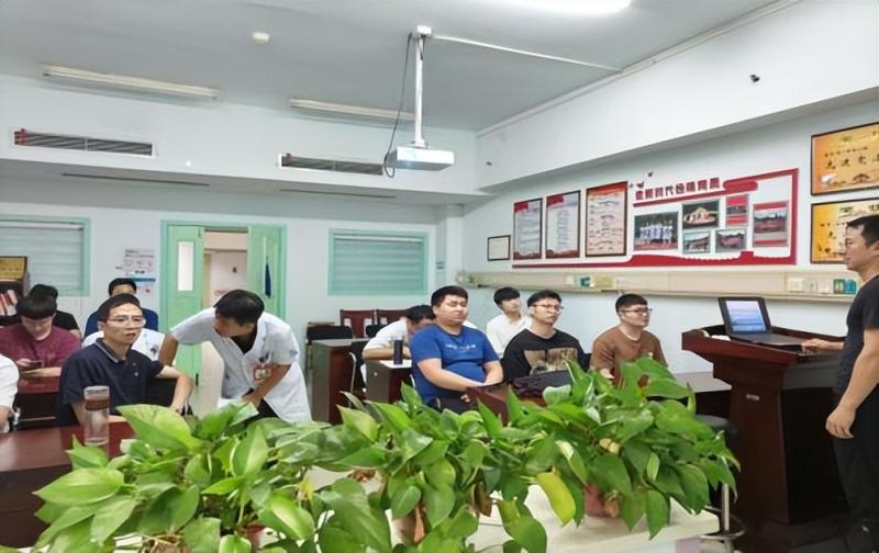 湘潭市中心医院正式启动「拥抱阳光 医心守护」关爱住院医师主题系列活动 湘潭市中心医院正式启动「拥抱阳光 医心守护」关爱住院医师主题系列活动