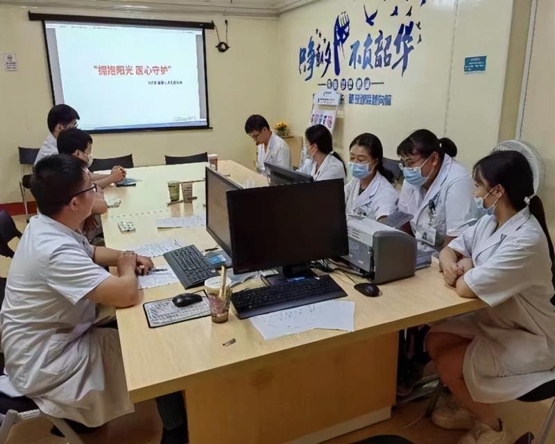 湘潭市中心医院正式启动「拥抱阳光 医心守护」关爱住院医师主题系列活动 湘潭市中心医院正式启动「拥抱阳光 医心守护」关爱住院医师主题系列活动