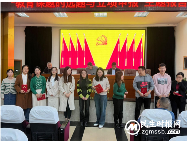携手同行 共同成长 ——湘潭市第二中学青蓝工程师徒结对仪式 携手同行 共同成长 ——湘潭市第二中学青蓝工程师徒结对仪式