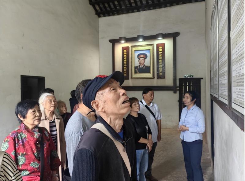 “缅怀先烈,不忘初心”——湘潭市二中2024年重阳活动暨“美在金秋,银发出彩”银发工程重阳活动 “缅怀先烈,不忘初心”——湘潭市二中2024年重阳活动暨“美在金秋,银发出彩”银发工程重阳活动
