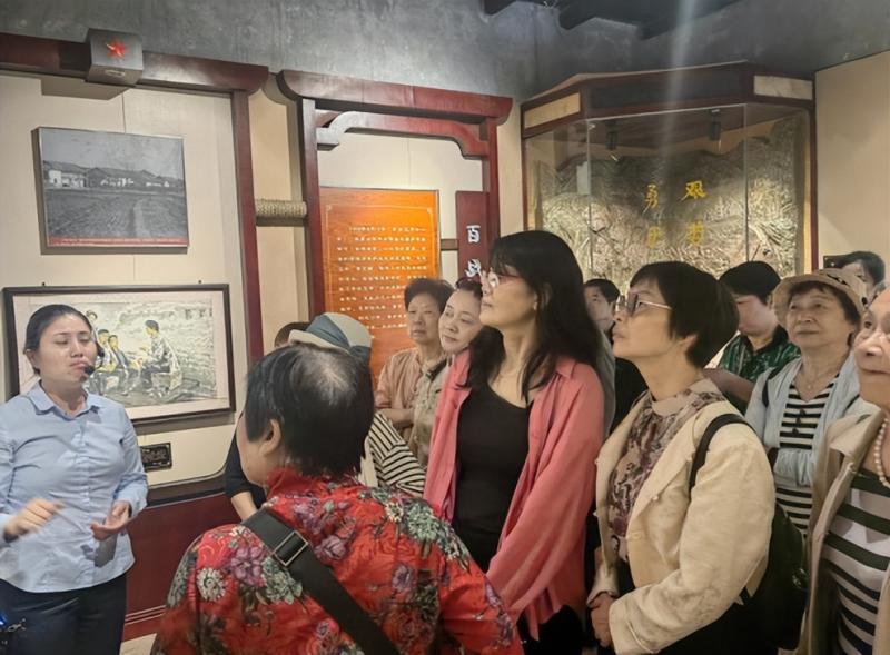 “缅怀先烈,不忘初心”——湘潭市二中2024年重阳活动暨“美在金秋,银发出彩”银发工程重阳活动 “缅怀先烈,不忘初心”——湘潭市二中2024年重阳活动暨“美在金秋,银发出彩”银发工程重阳活动