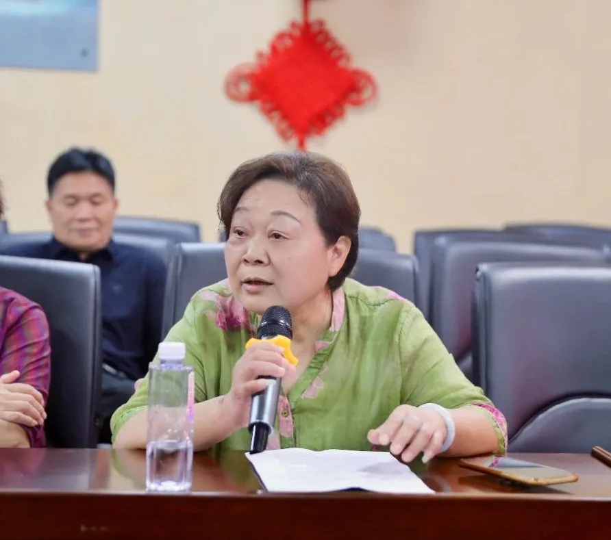 情暖重阳,爱满金秋——湘潭县人民医院开展重阳节系列活动 情暖重阳,爱满金秋——湘潭县人民医院开展重阳节系列活动