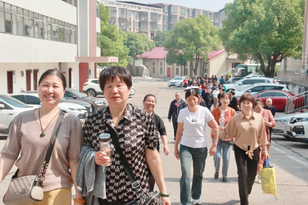 情暖重阳,爱满金秋——湘潭县人民医院开展重阳节系列活动 情暖重阳,爱满金秋——湘潭县人民医院开展重阳节系列活动