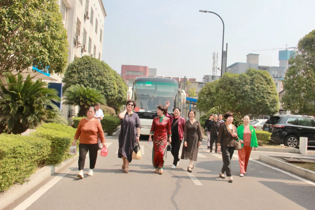 情暖重阳,爱满金秋——湘潭县人民医院开展重阳节系列活动 情暖重阳,爱满金秋——湘潭县人民医院开展重阳节系列活动