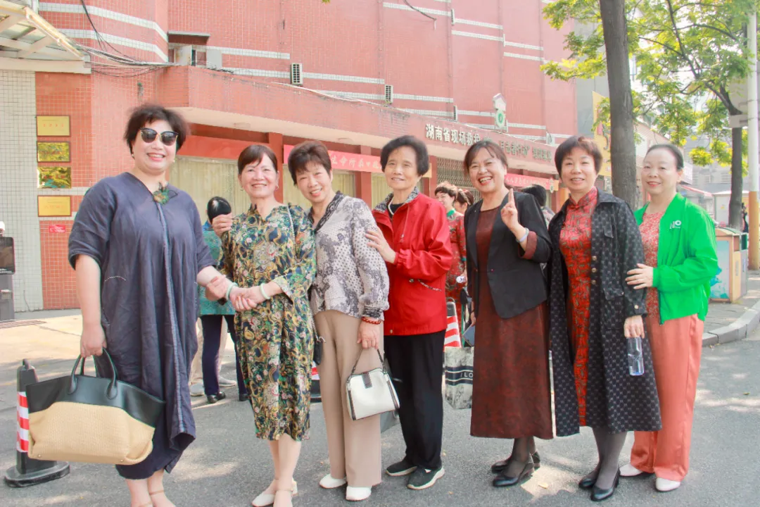 情暖重阳,爱满金秋——湘潭县人民医院开展重阳节系列活动 情暖重阳,爱满金秋——湘潭县人民医院开展重阳节系列活动