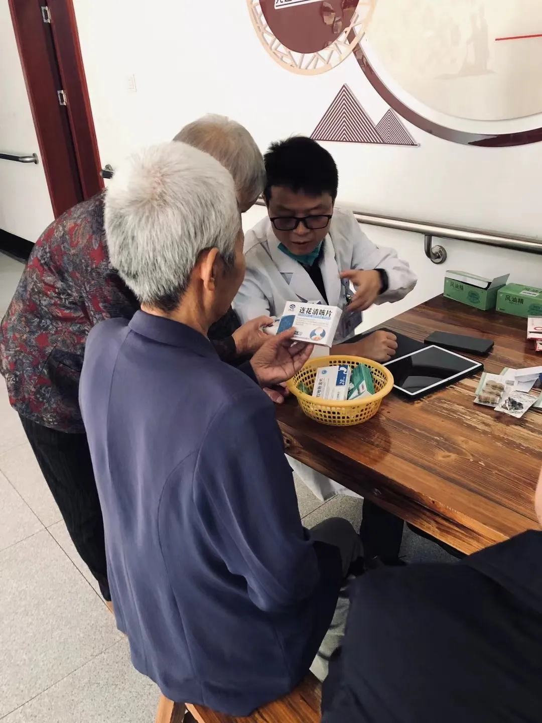 情暖重阳,爱满金秋——湘潭县人民医院开展重阳节系列活动 情暖重阳,爱满金秋——湘潭县人民医院开展重阳节系列活动