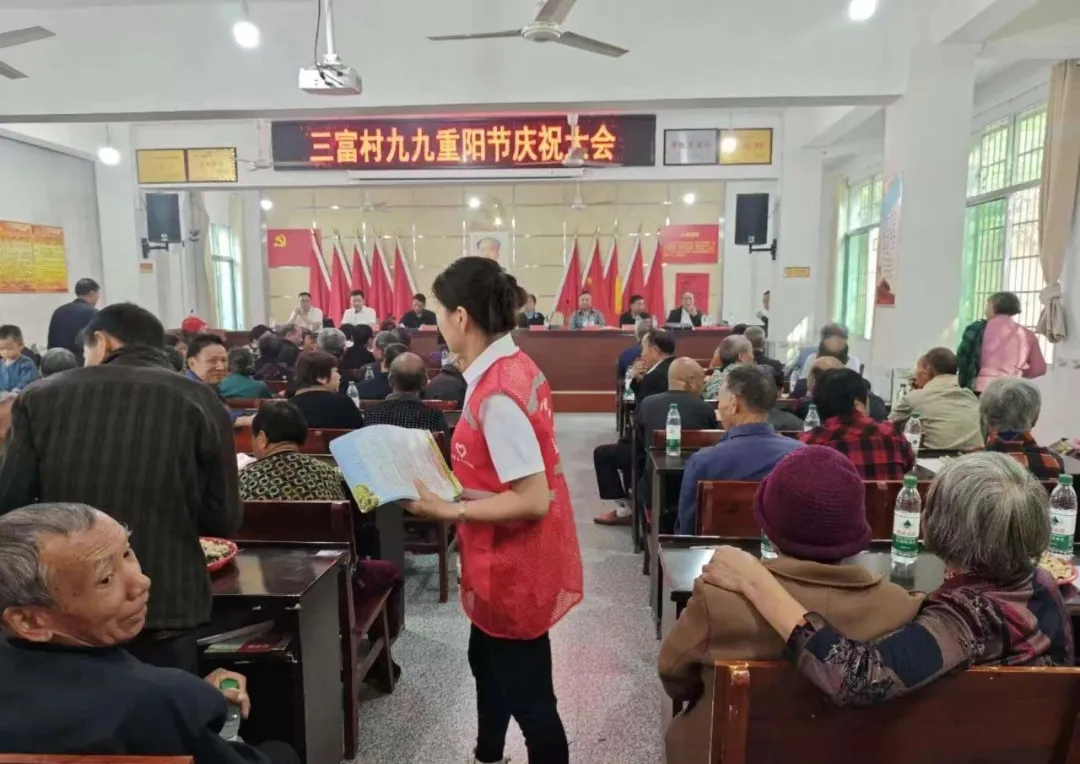 情暖重阳,爱满金秋——湘潭县人民医院开展重阳节系列活动 情暖重阳,爱满金秋——湘潭县人民医院开展重阳节系列活动