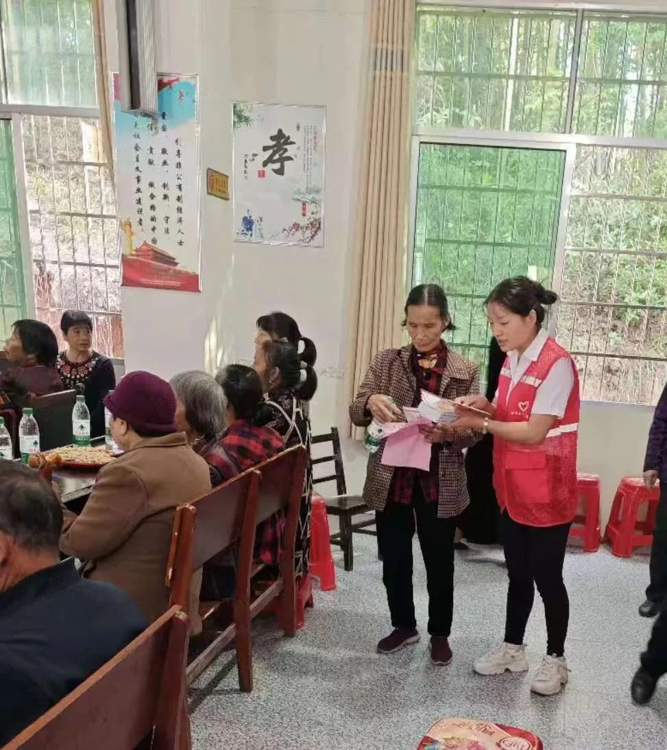 情暖重阳,爱满金秋——湘潭县人民医院开展重阳节系列活动 情暖重阳,爱满金秋——湘潭县人民医院开展重阳节系列活动