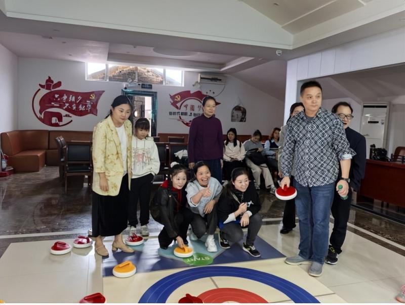 携手赏秋韵,戮力创品牌——湘潭市二中2024年秋游活动 携手赏秋韵,戮力创品牌——湘潭市二中2024年秋游活动