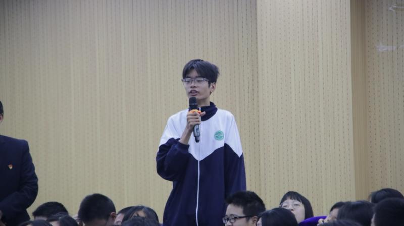 科学之光照亮求知之路 ——湘机中学举办优秀校友回访母校座谈会 科学之光照亮求知之路 ——湘机中学举办优秀校友回访母校座谈会