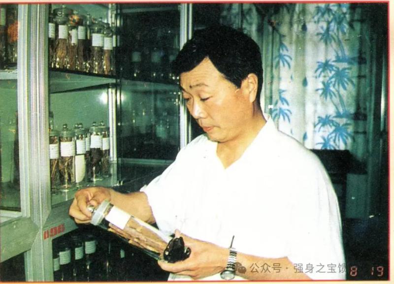他在倾听生命呼喊出的真诚的声音