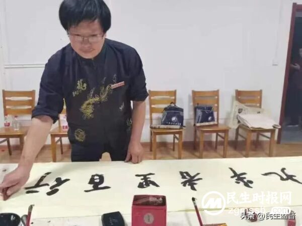 书画笔会迎国庆 丹青翰墨写华章 天天鲜超市喜迎国庆暨中原归藏书画院名家联谊会