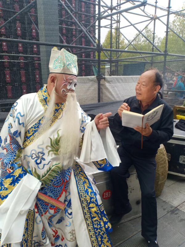 倾注民生唱大戏