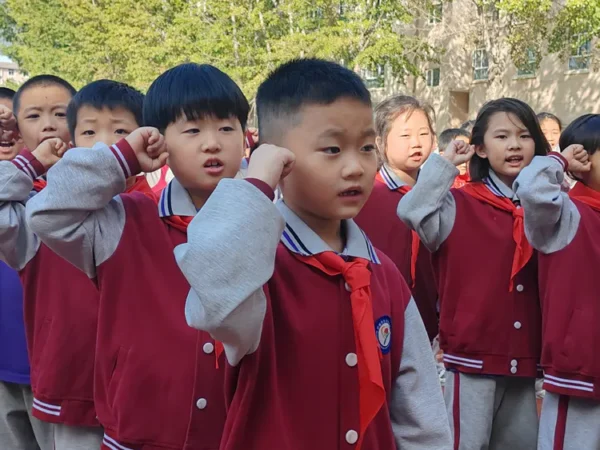 红领巾爱祖国 少年志向未来——丛阳小学举行“建队日”入队仪式