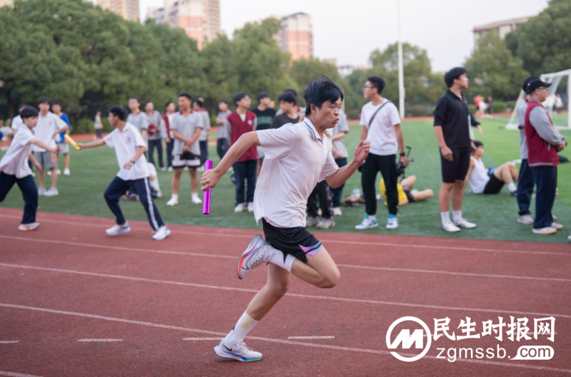 悦动青春,当“燃”不让——2023年湘潭凤凰中学校园运动会 悦动青春,当“燃”不让——2023年湘潭凤凰中学校园运动会