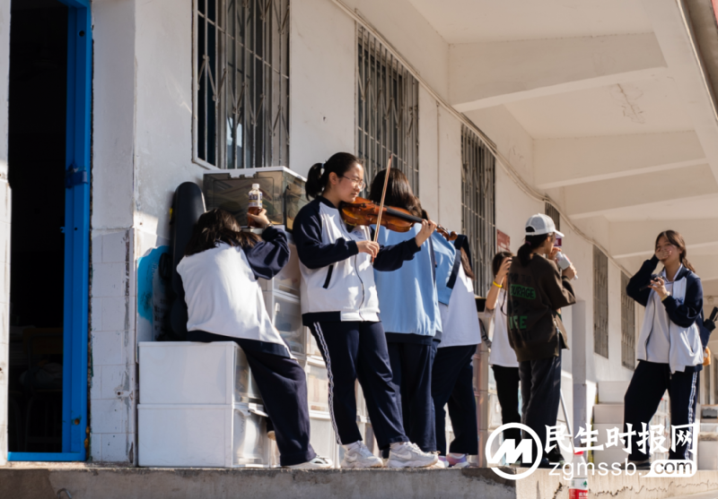 悦动青春,当“燃”不让——2023年湘潭凤凰中学校园运动会 悦动青春,当“燃”不让——2023年湘潭凤凰中学校园运动会