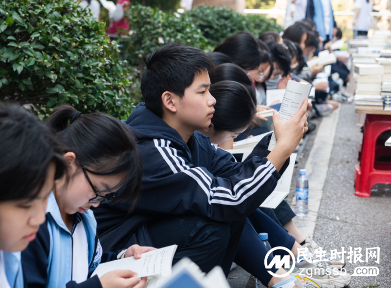 悦动青春,当“燃”不让——2023年湘潭凤凰中学校园运动会 悦动青春,当“燃”不让——2023年湘潭凤凰中学校园运动会