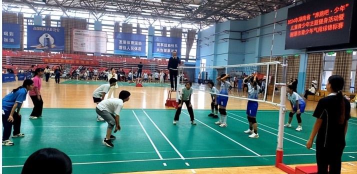 湘潭市第十六中学女子气排球队荣获市青少年气排球比赛第四名 湘潭市第十六中学女子气排球队荣获市青少年气排球比赛第四名