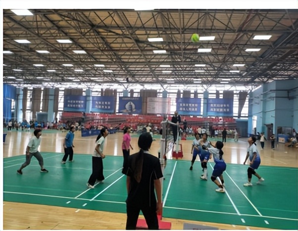 湘潭市第十六中学女子气排球队荣获市青少年气排球比赛第四名 湘潭市第十六中学女子气排球队荣获市青少年气排球比赛第四名