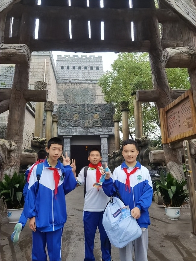 快乐研学助成长 最美课堂在路上 ——湘机中学举办初一年级研学活动 快乐研学助成长 最美课堂在路上 ——湘机中学举办初一年级研学活动