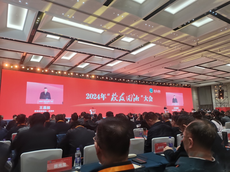 校友荣光 潭城筑梦 一一湘机中学"校友回湘” 工作取得突破性成果 校友荣光 潭城筑梦 一一湘机中学"校友回湘” 工作取得突破性成果