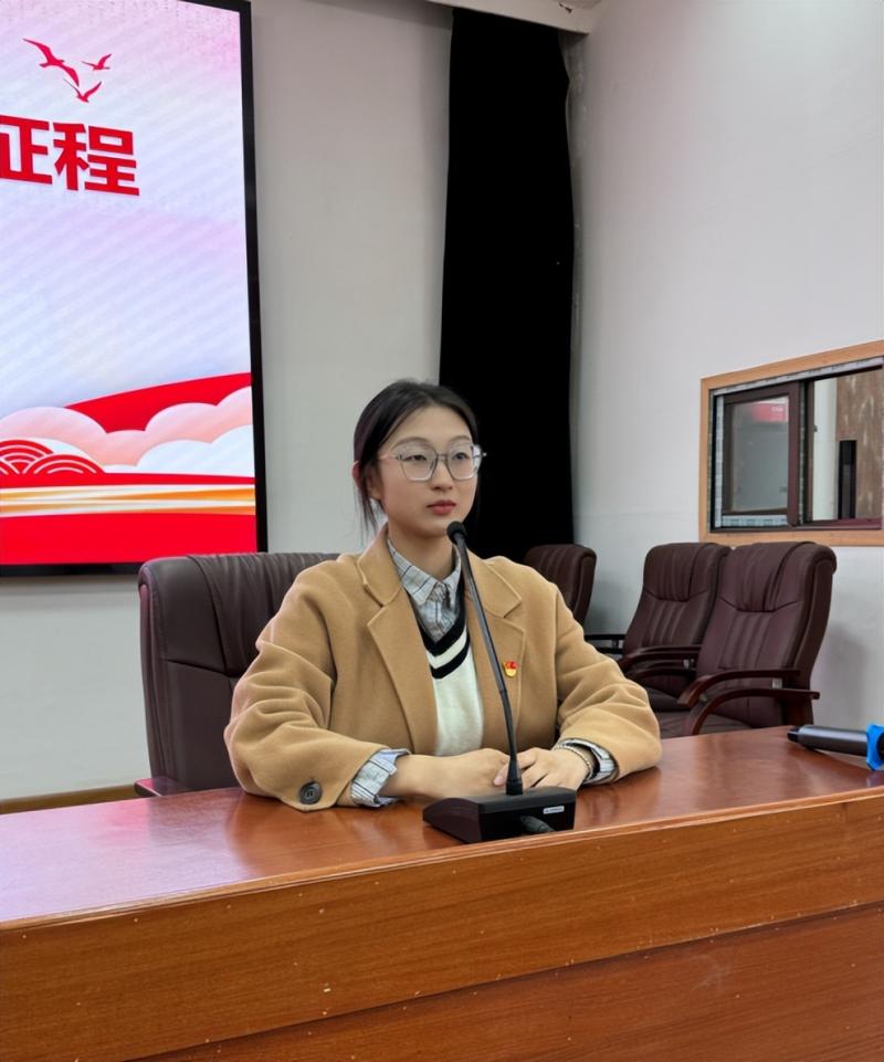 传递五四薪火 承担青春使命 ——湘潭市二中2024年新团员入团仪式 传递五四薪火 承担青春使命 ——湘潭市二中2024年新团员入团仪式