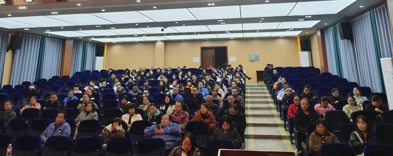 湘机中学初三年级学优生家长会:共筑教育之路 湘机中学初三年级学优生家长会:共筑教育之路