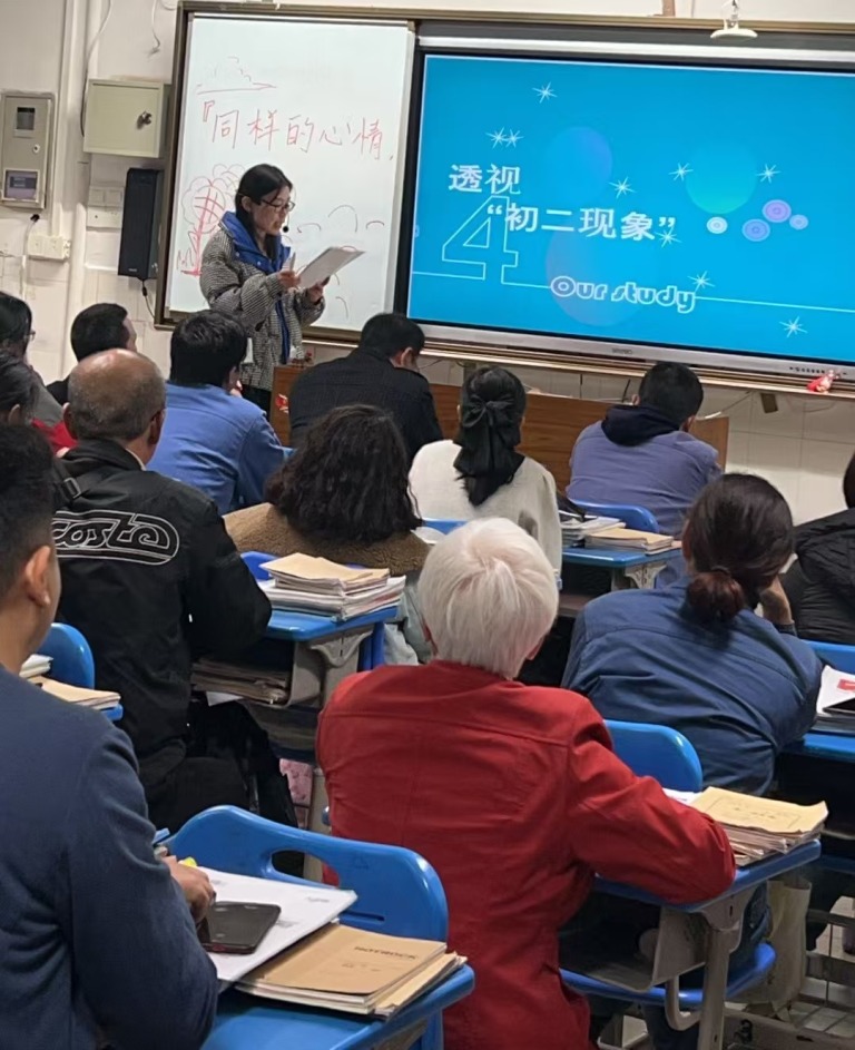 家校携手共筑成长桥梁 ——湘机中学举办初二年级学生家长会 家校携手共筑成长桥梁 ——湘机中学举办初二年级学生家长会