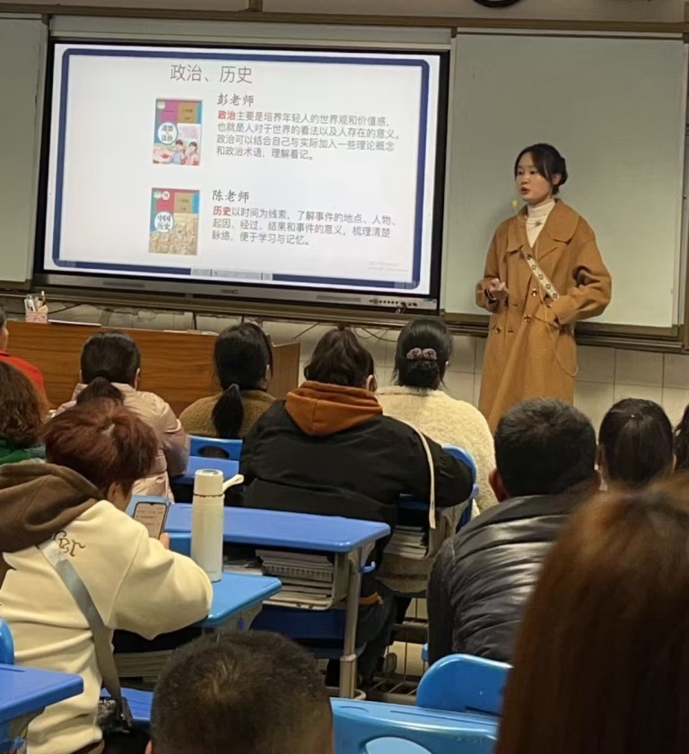 家校携手共筑成长桥梁 ——湘机中学举办初二年级学生家长会 家校携手共筑成长桥梁 ——湘机中学举办初二年级学生家长会
