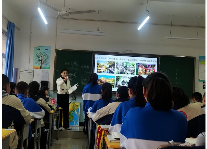 红烛先锋在行动: 湘吐一家亲,共筑桃李梦 ——记湘潭市第二中学赴新疆吐鲁番市高昌区八中“文化润疆”结队共建活动 红烛先锋在行动: 湘吐一家亲,共筑桃李梦 ——记湘潭市第二中学赴新疆吐鲁番市高昌区八中“文化润疆”结队共建活动