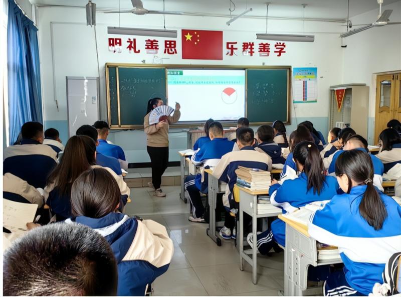 红烛先锋在行动: 湘吐一家亲,共筑桃李梦 ——记湘潭市第二中学赴新疆吐鲁番市高昌区八中“文化润疆”结队共建活动 红烛先锋在行动: 湘吐一家亲,共筑桃李梦 ——记湘潭市第二中学赴新疆吐鲁番市高昌区八中“文化润疆”结队共建活动