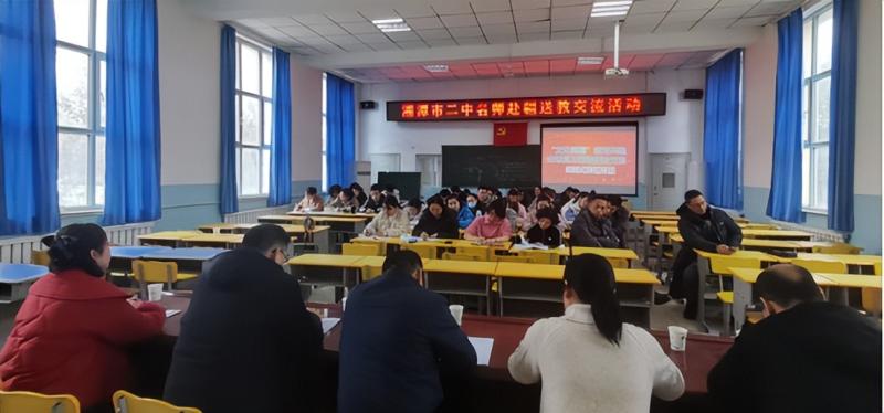 红烛先锋在行动: 湘吐一家亲,共筑桃李梦 ——记湘潭市第二中学赴新疆吐鲁番市高昌区八中“文化润疆”结队共建活动 红烛先锋在行动: 湘吐一家亲,共筑桃李梦 ——记湘潭市第二中学赴新疆吐鲁番市高昌区八中“文化润疆”结队共建活动