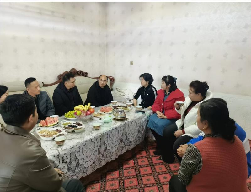 红烛先锋在行动: 湘吐一家亲,共筑桃李梦 ——记湘潭市第二中学赴新疆吐鲁番市高昌区八中“文化润疆”结队共建活动 红烛先锋在行动: 湘吐一家亲,共筑桃李梦 ——记湘潭市第二中学赴新疆吐鲁番市高昌区八中“文化润疆”结队共建活动