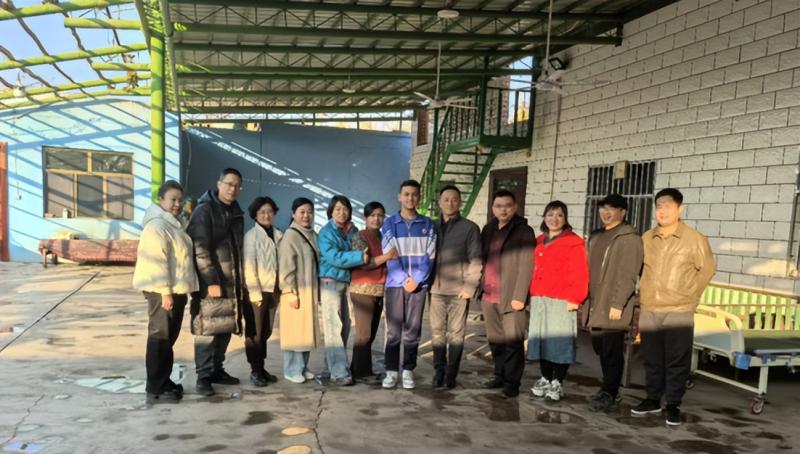 红烛先锋在行动: 湘吐一家亲,共筑桃李梦 ——记湘潭市第二中学赴新疆吐鲁番市高昌区八中“文化润疆”结队共建活动 红烛先锋在行动: 湘吐一家亲,共筑桃李梦 ——记湘潭市第二中学赴新疆吐鲁番市高昌区八中“文化润疆”结队共建活动
