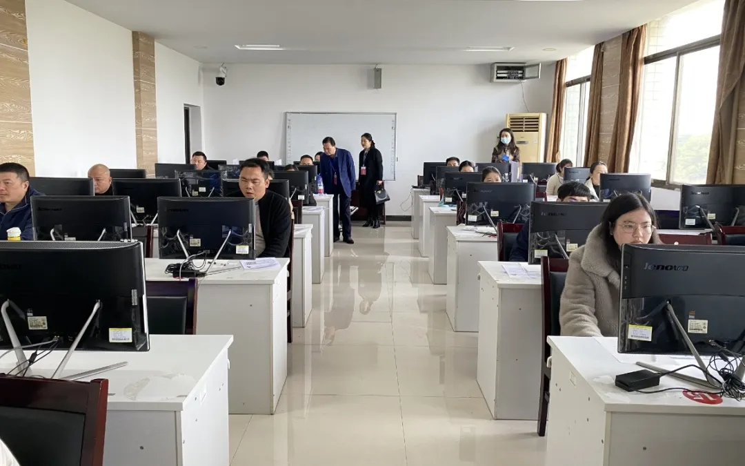 湘潭1458名考生参加土建工程初中级职称考试 湘潭1458名考生参加土建工程初中级职称考试