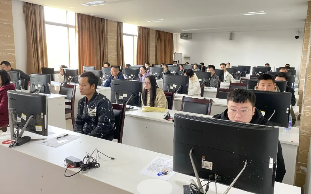 湘潭1458名考生参加土建工程初中级职称考试 湘潭1458名考生参加土建工程初中级职称考试