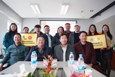 云南翱腾禄丰商会分社挂牌：开启旅游新征程