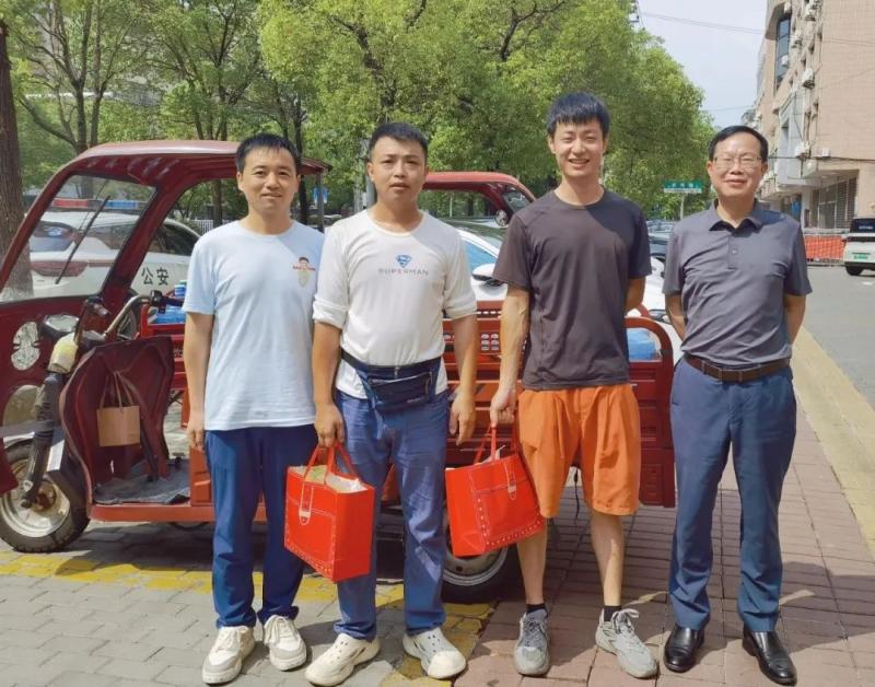 致敬一线!湘潭县法院“三伏天里”送清凉 致敬一线!湘潭县法院“三伏天里”送清凉